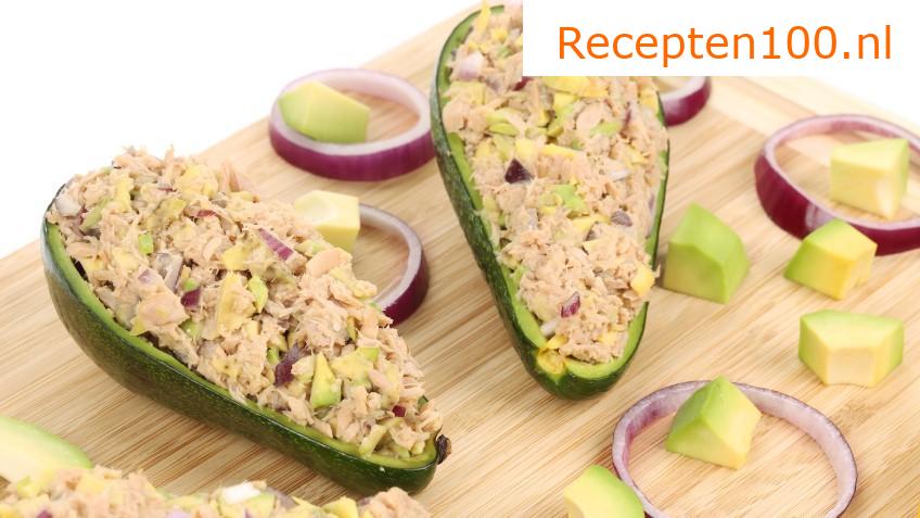 Avocado-, tonijn- en tomatensalade