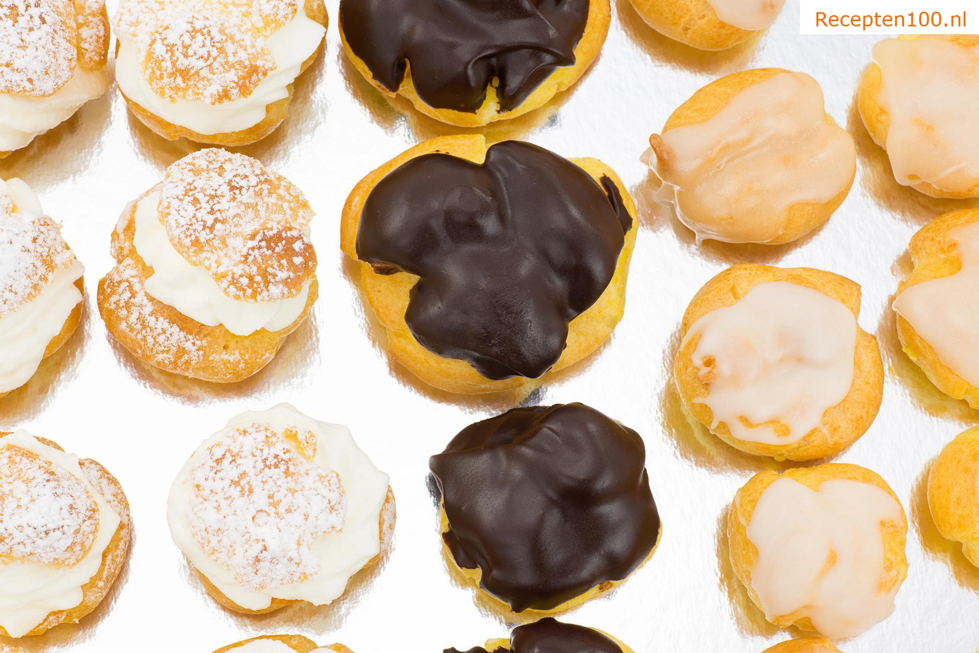 Bladerdeeg gebakjes met chocoladecrème