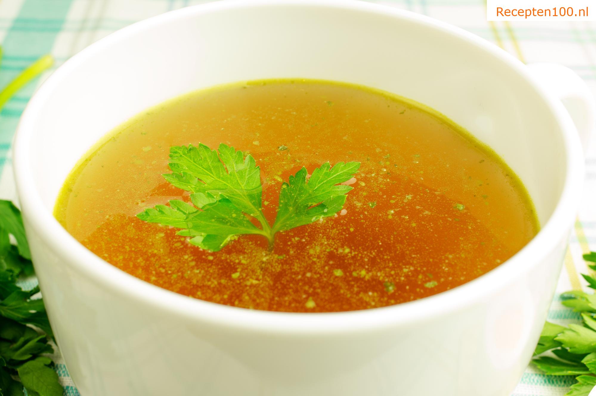 Bouillon van rundvleesstaart