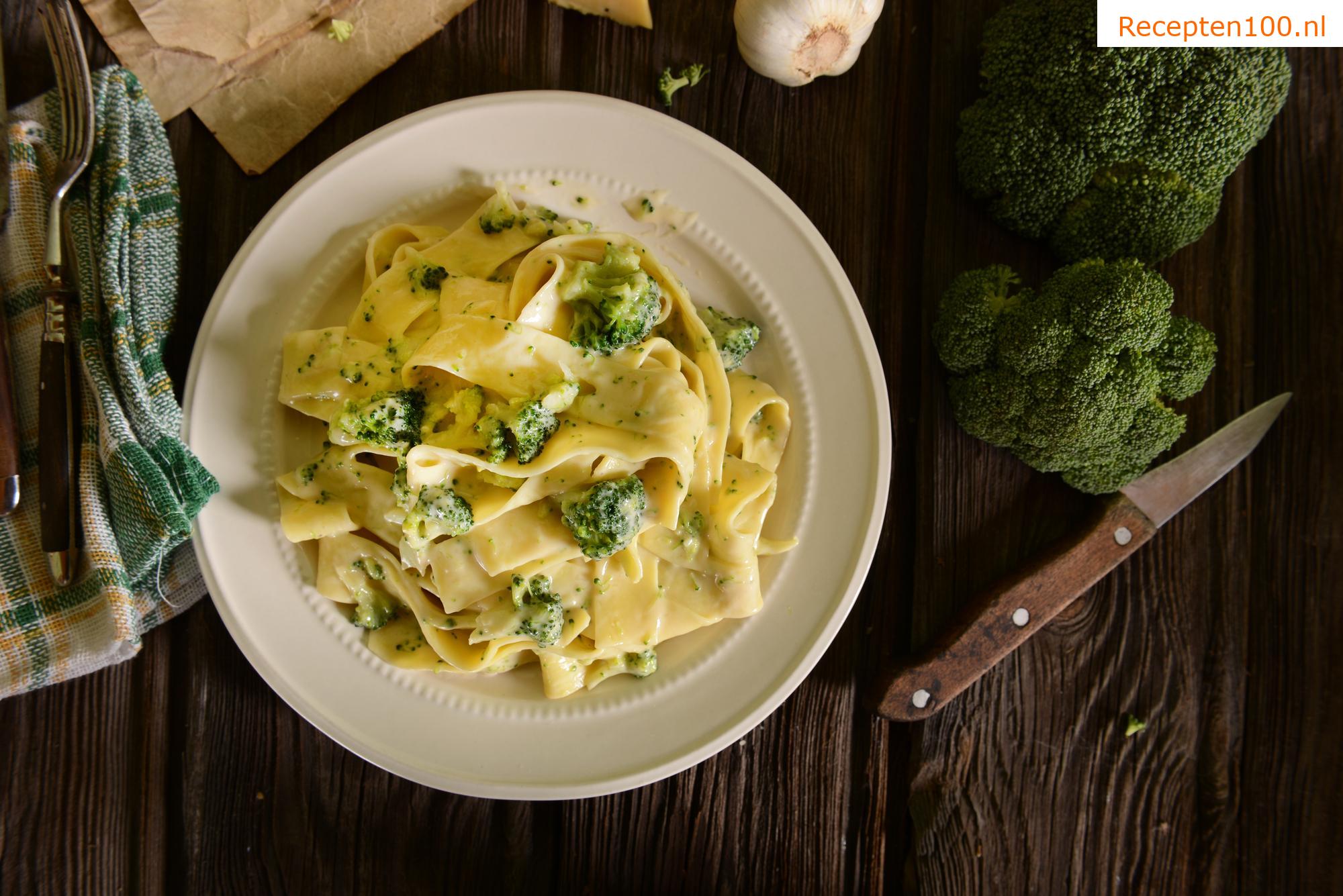 Gebacken pasta met broccoli en kaas