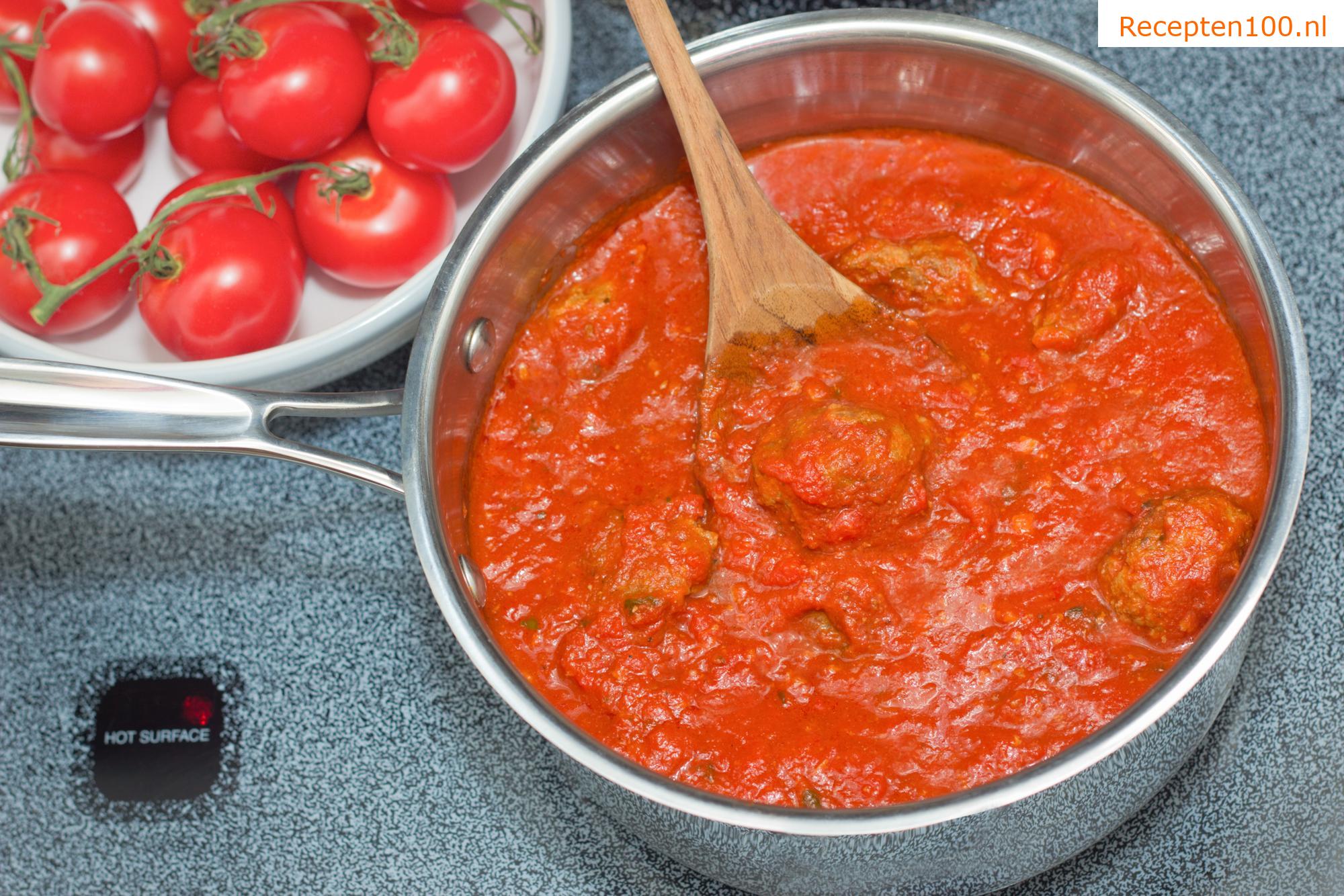 Gehaktballetjes in tomatensaus