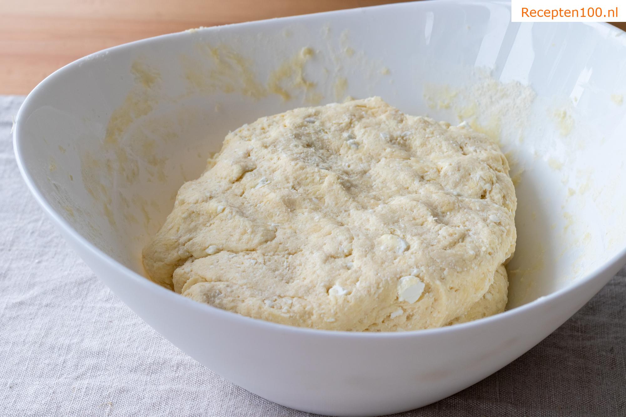 Gekookte broodjes in de thuisbakkerij