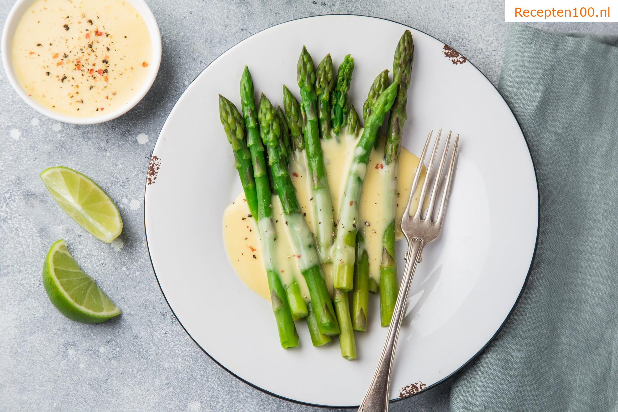 Groene asperges met hollandaisesaus