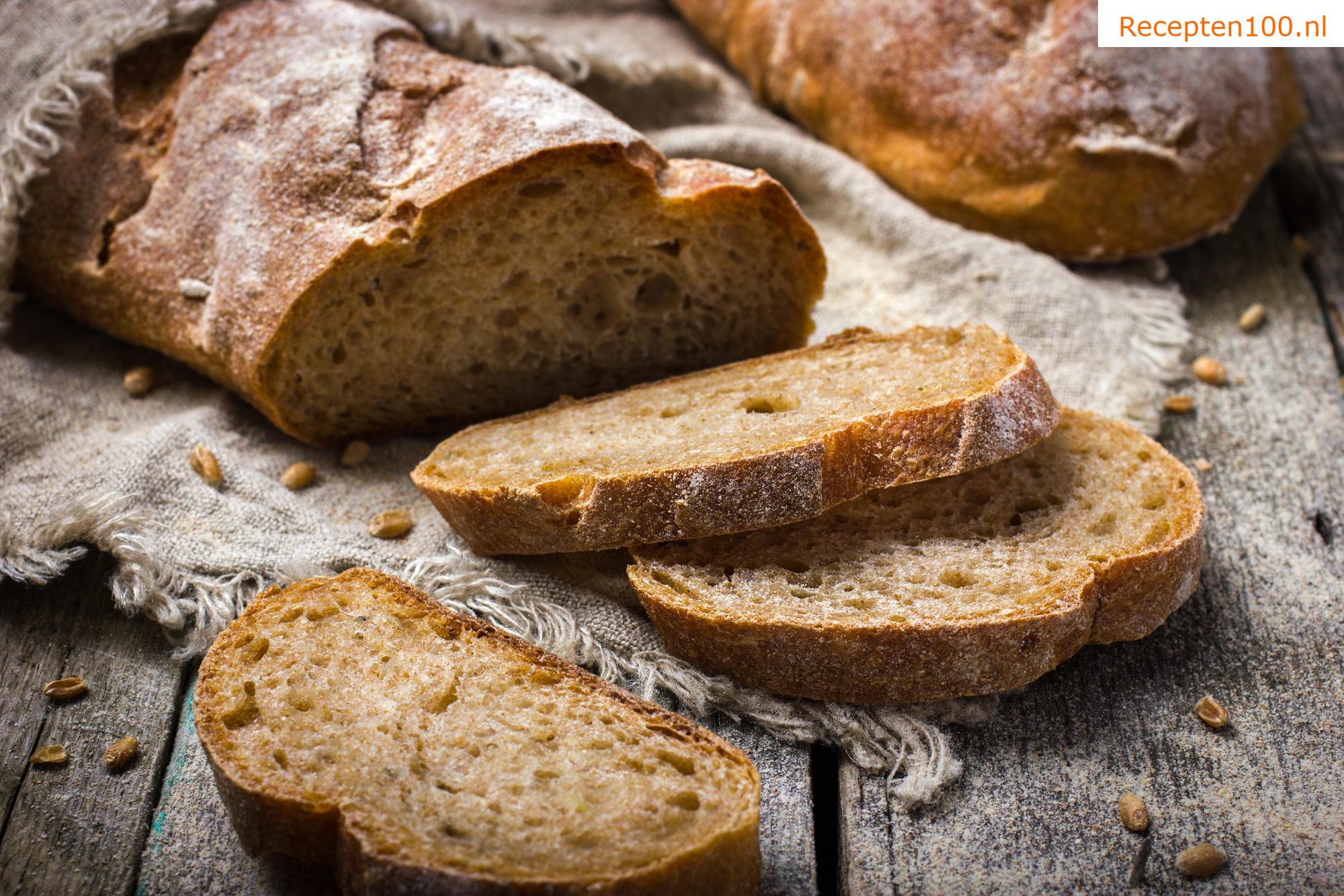 Huisgebakken brood in de oven