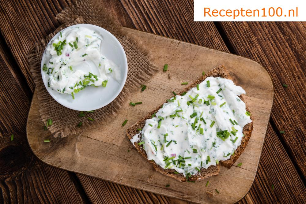 Hüttenkäse-knoflookspread met kaas