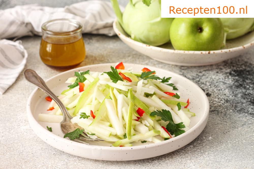 Koolsalade met appels en wortelen