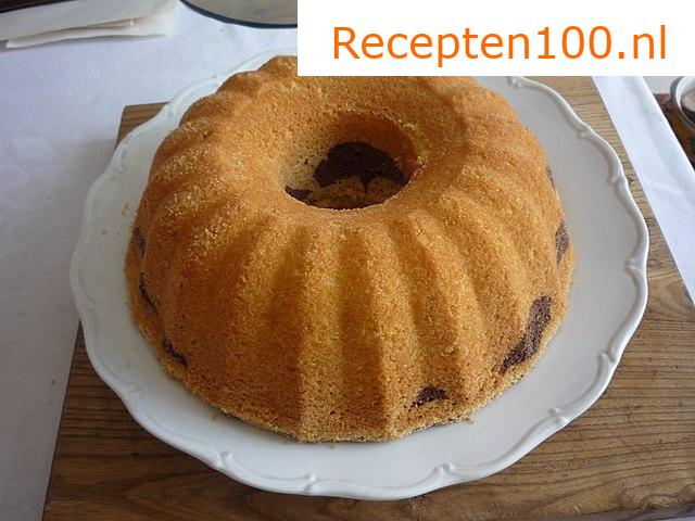 Kruidcake met geglaceerd fruit