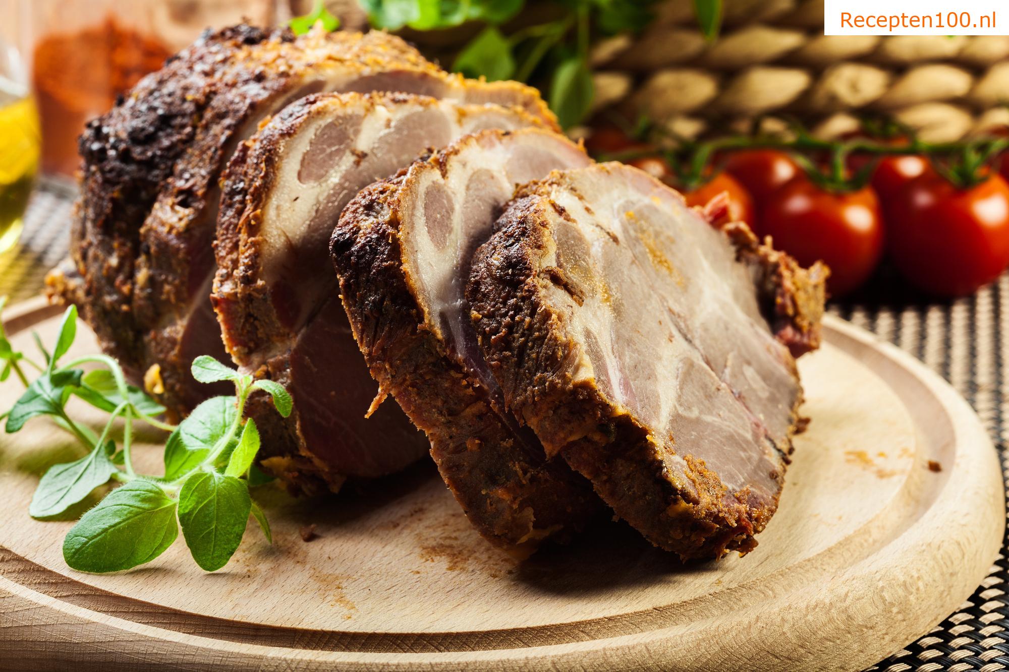 Kruidenvlees gebakken op aardappelen