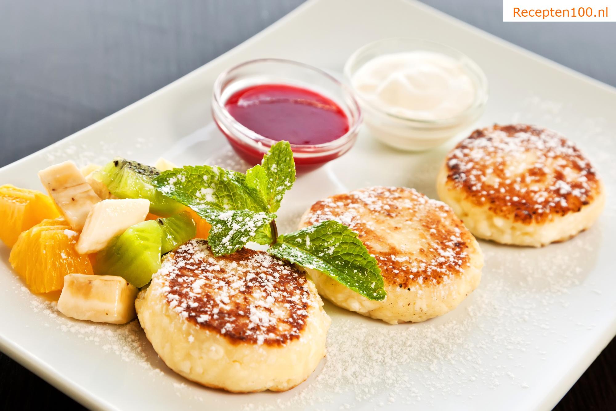 Kwarkpannenkoekjes met jam en yoghurt