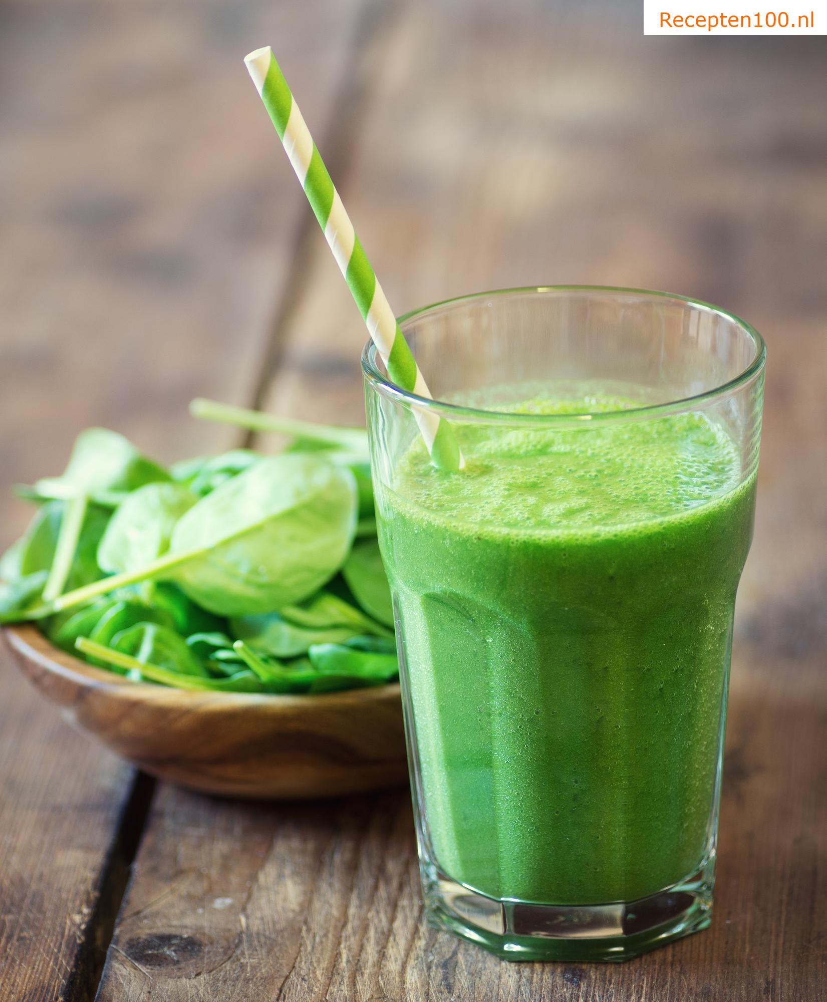 Lente smoothie met spinazie en groene voeding