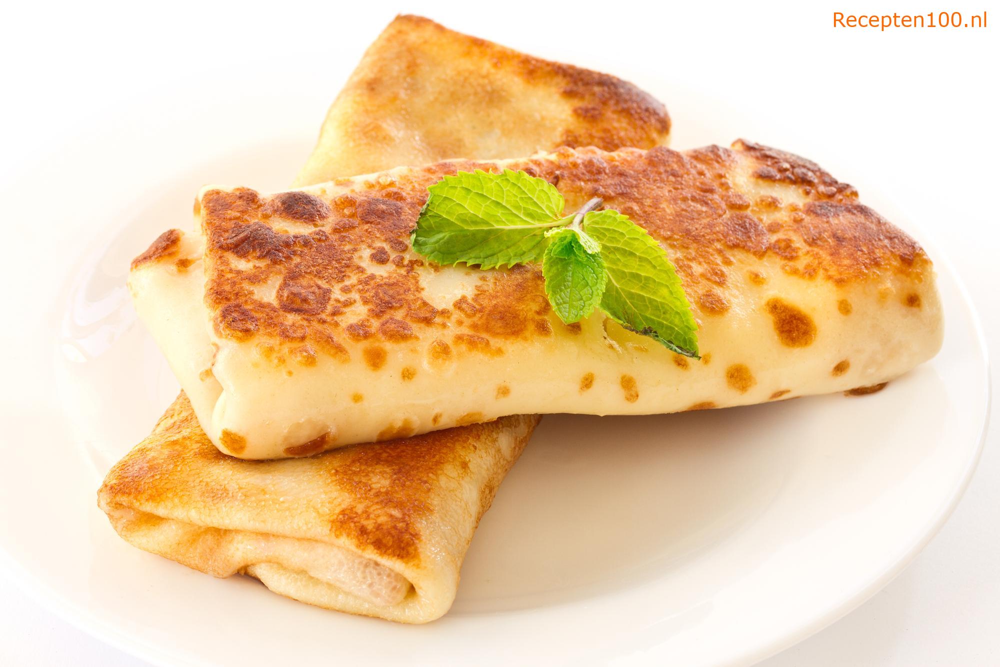 Pannenkoeken gebakken met champignons en kippenvlees