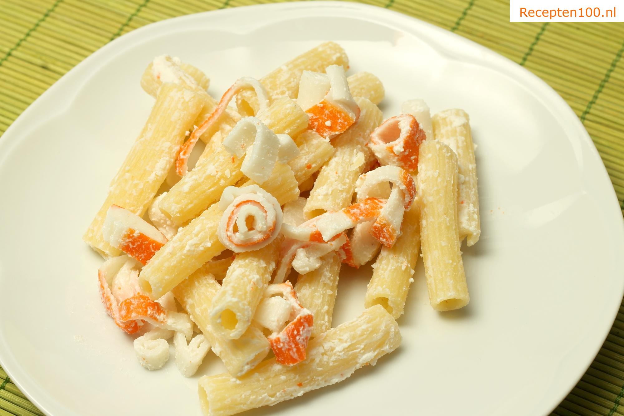 Pasta-salade met krabsticks