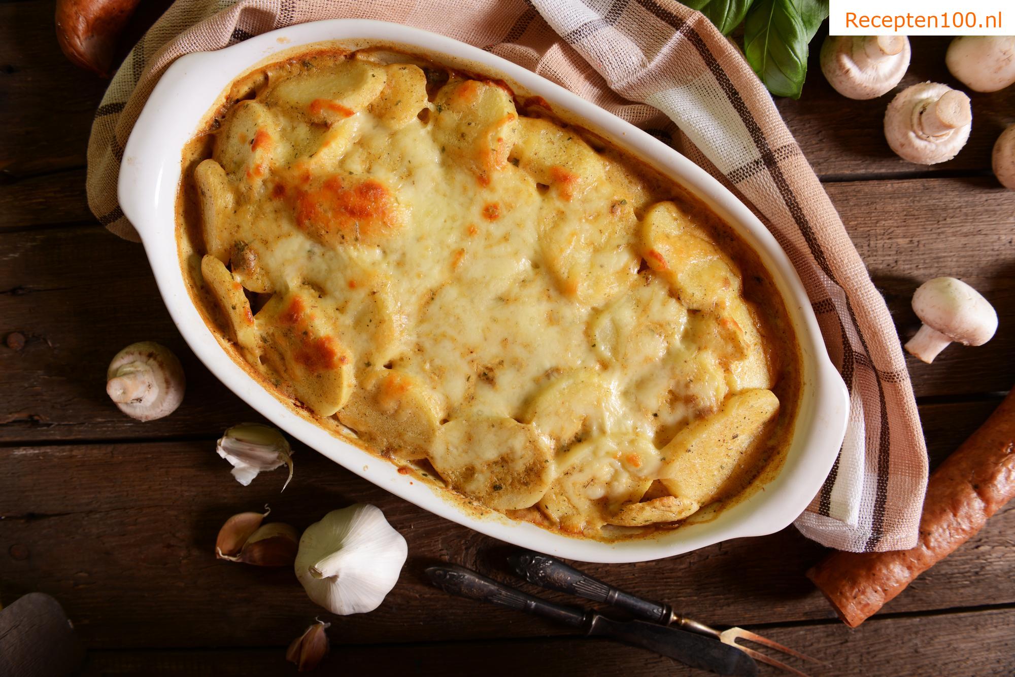 Pikante gegratineerde aardappelen met zuurkool, worst en Žirovnický - Balkan kaas