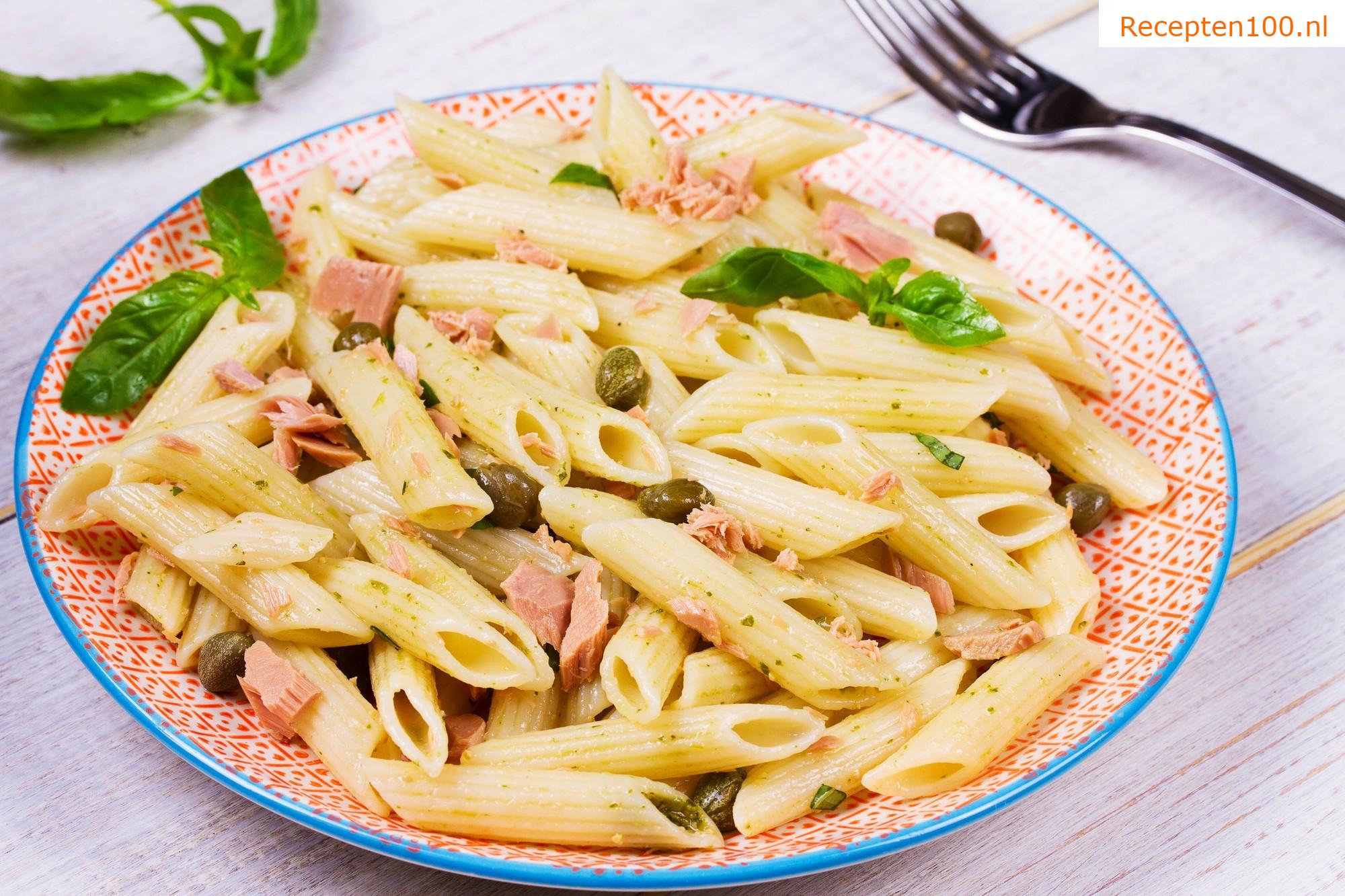 Rigatoni met tonijn, courgette en basilicum