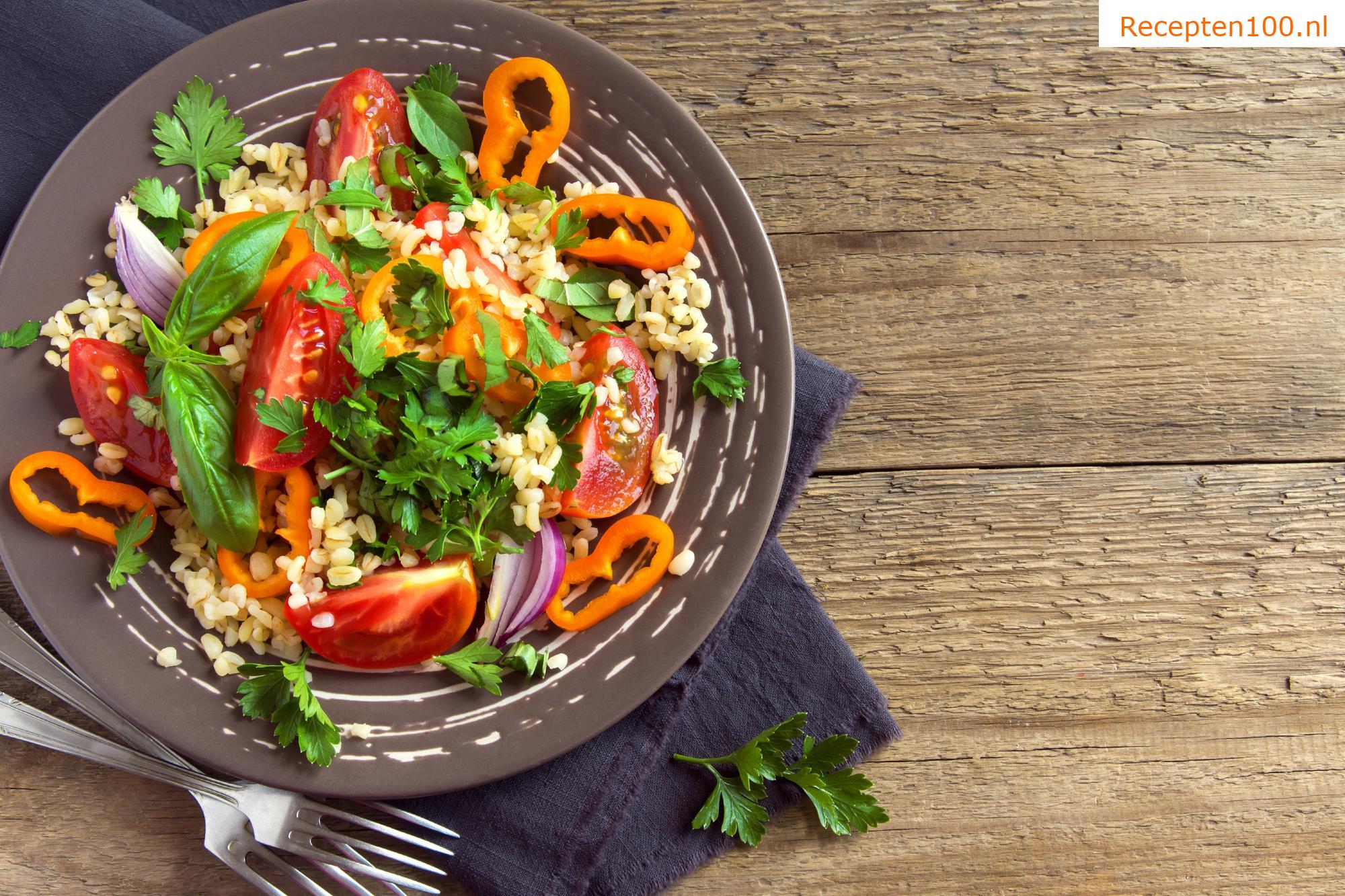 Salade met groenten en couscous