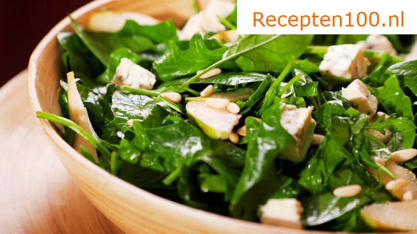 Salade van verse spinazie met eieren