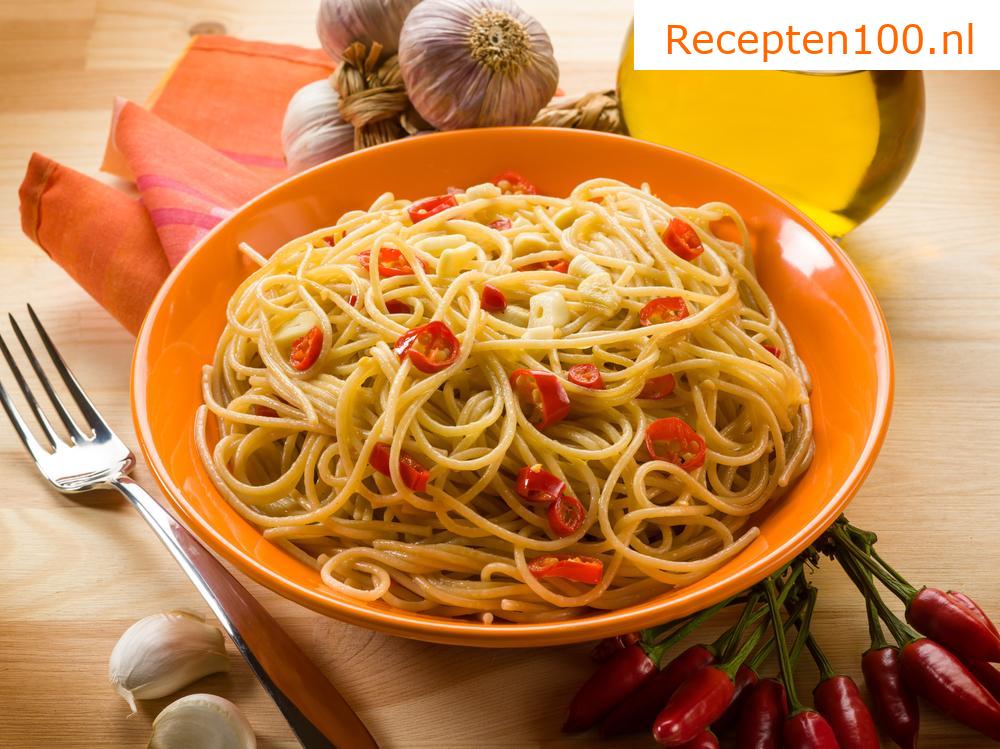 Spaghetti aglio olio e peperoncino
