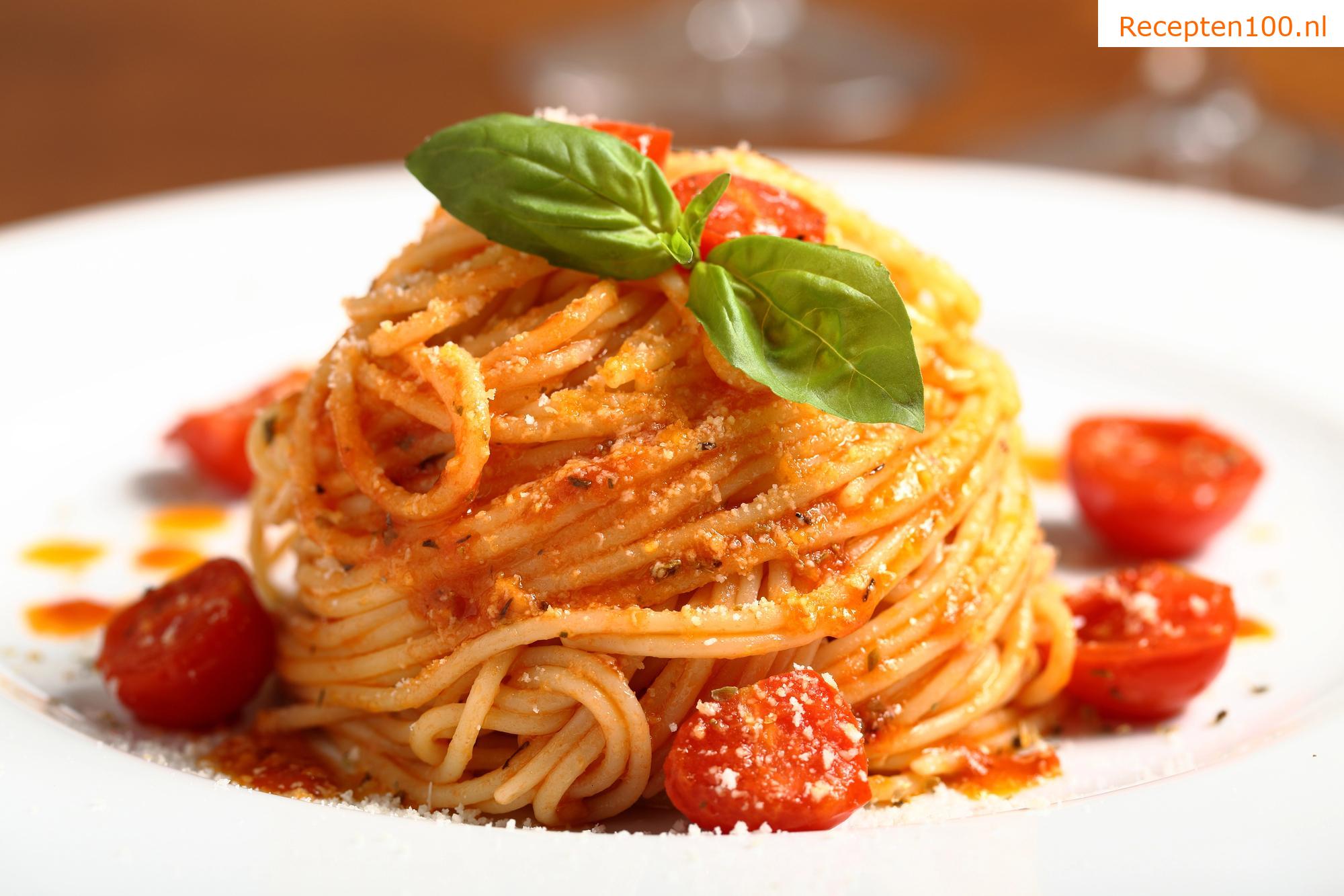 Spaghetti met gegrilde paprika, tomaten en venkel