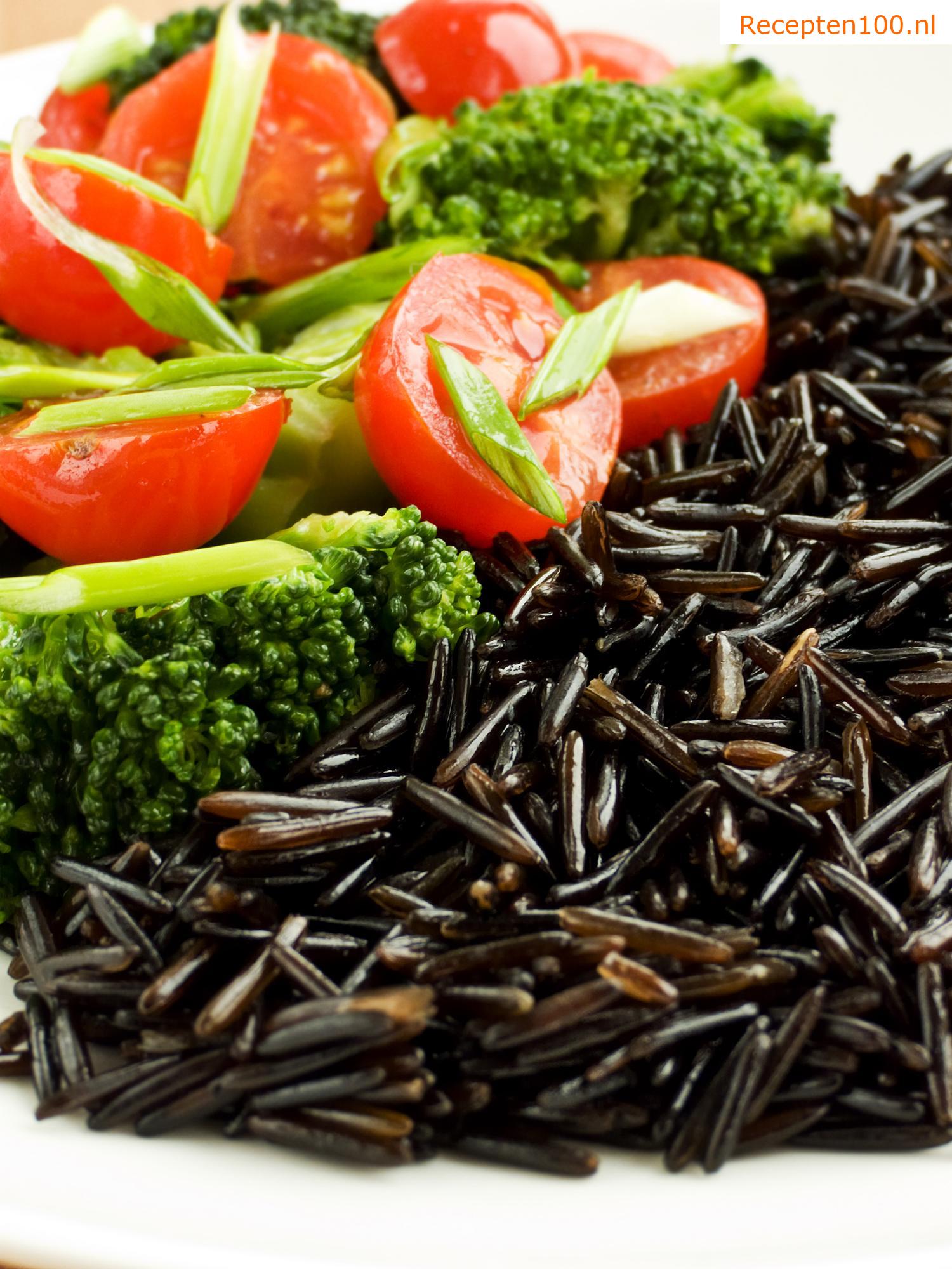 Thaise rijst met broccoli en tomaten