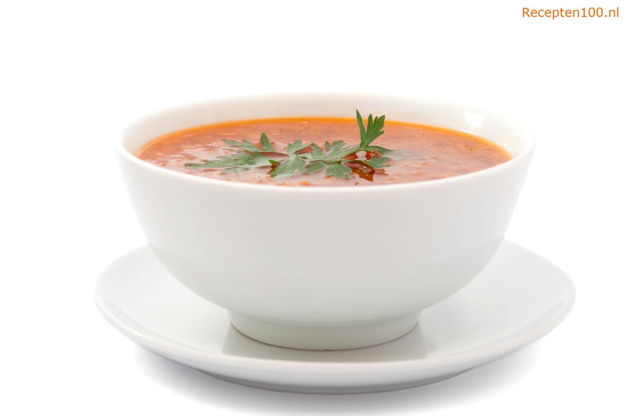 Tomatensoep met courgettenoedels