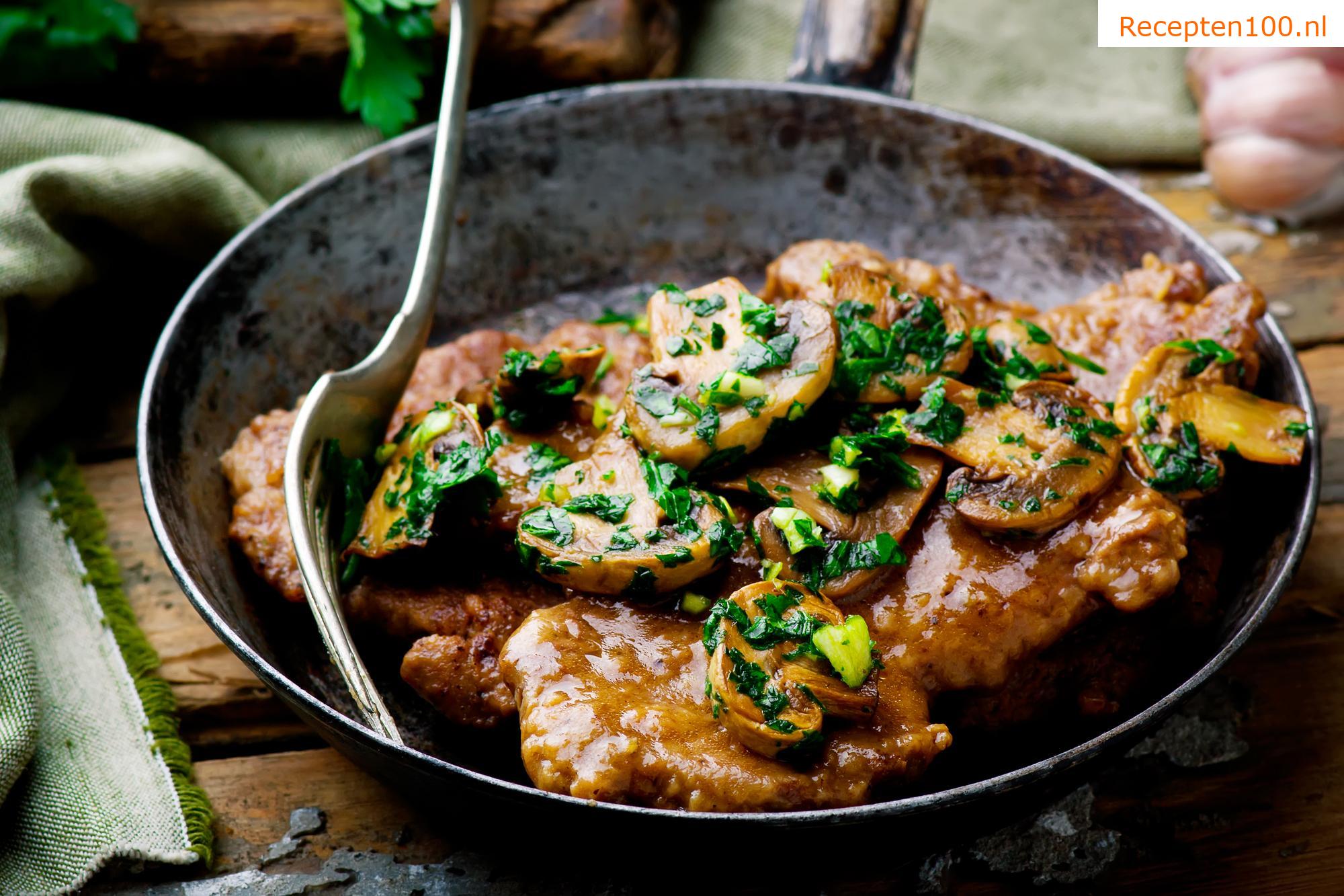 Varkenskotelet met worst en champignons