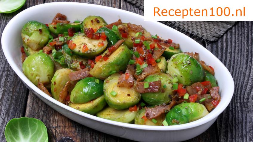 Varkensvlees stukjes op spek en spruitjes