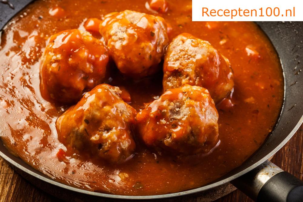 Vleesballetjes in tomatensaus