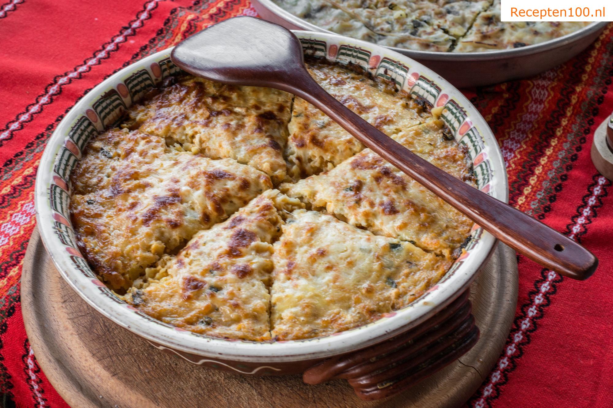 Zoute gistdeegtaart met groentenvulling