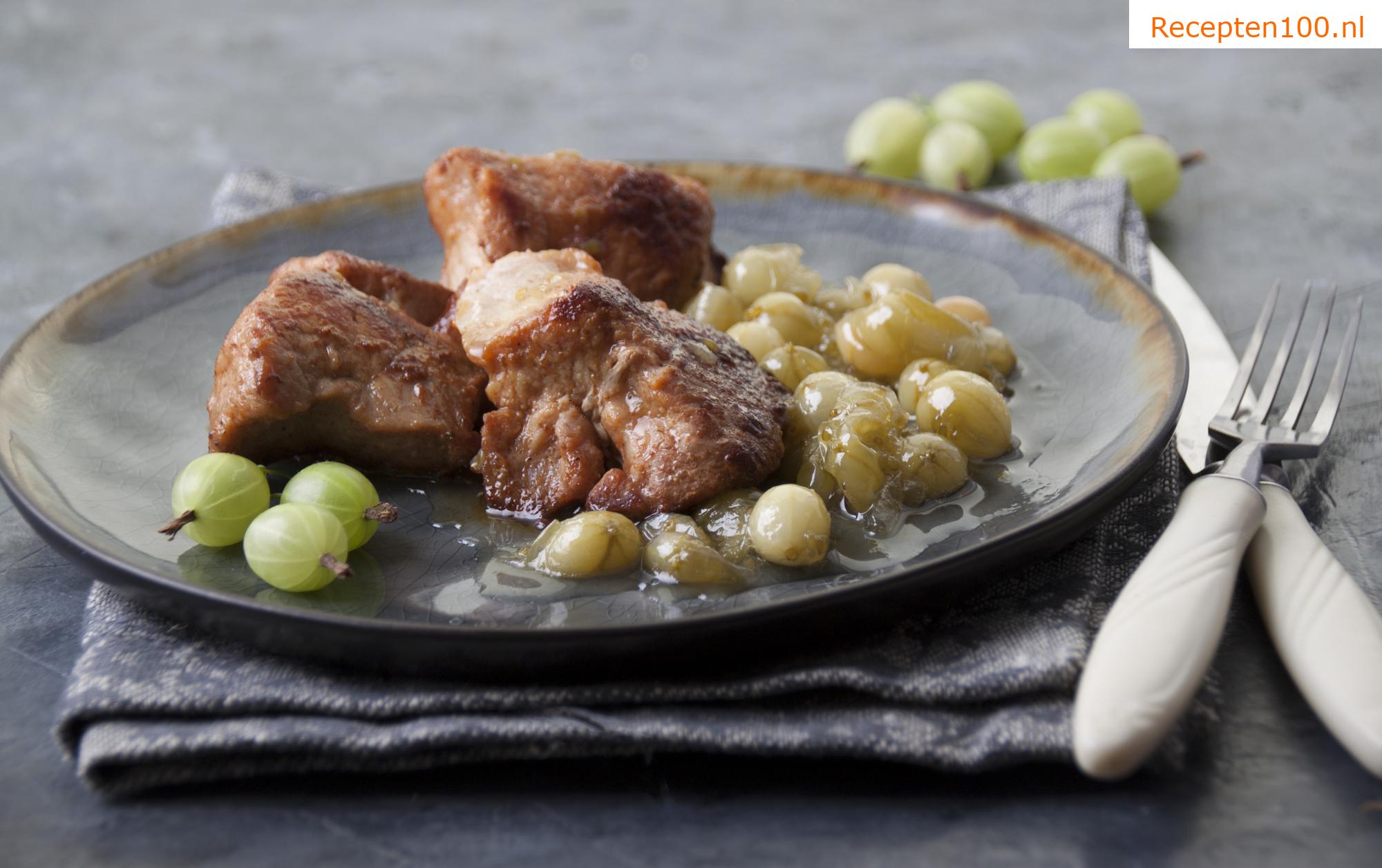 Zure bessen saus voor liefhebbers van zure bessen